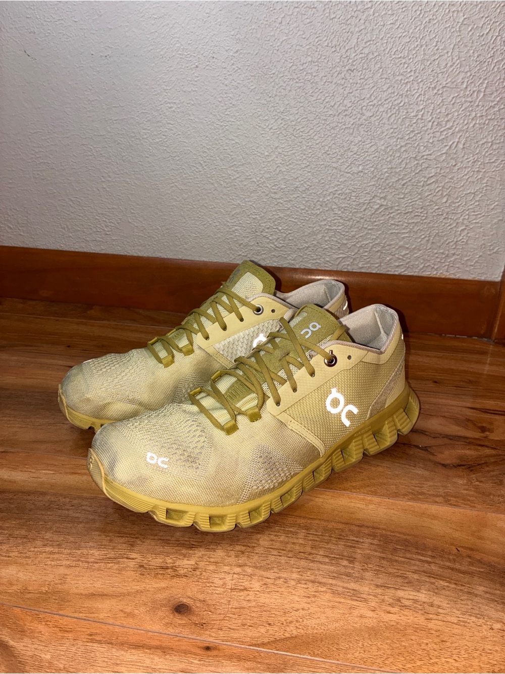 On Cloud X Women’s Athletic Running Training Sneaker Shoes, yellow - size 9